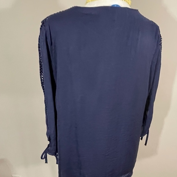 Elsie & Zoey sz s/m top silky feel in navy - Picture 10 of 13